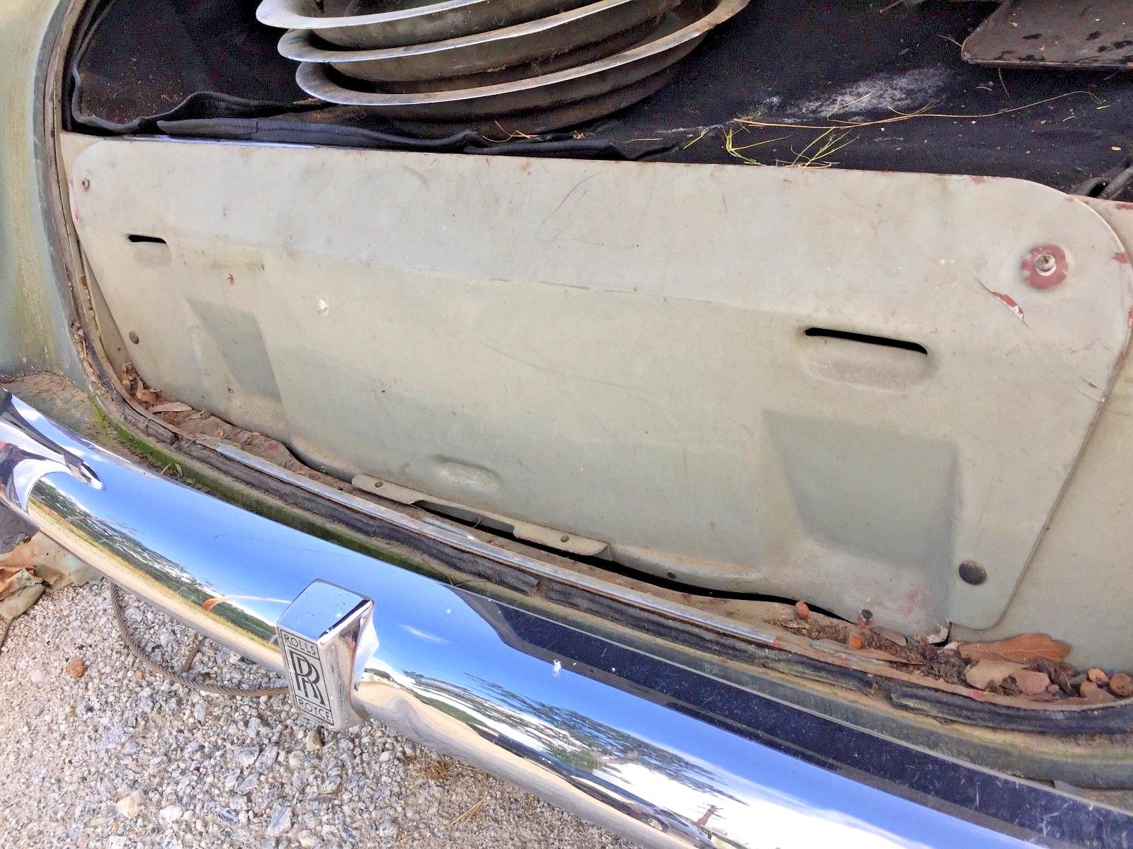ROLLS ROYCE CLOUD, BENTLEY SPARE TIRE DUST COVER. WORLDS LARGEST USED INVENTORY