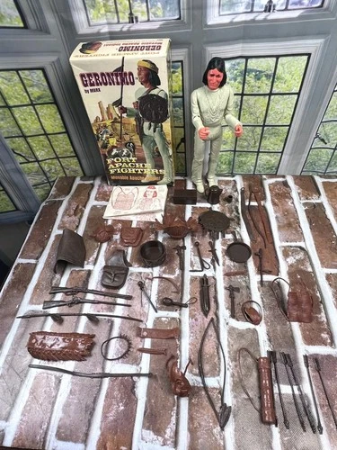 Geronimo Fort Apache Fighter by Marx Movable Figure 43 Piece Accs/instructions