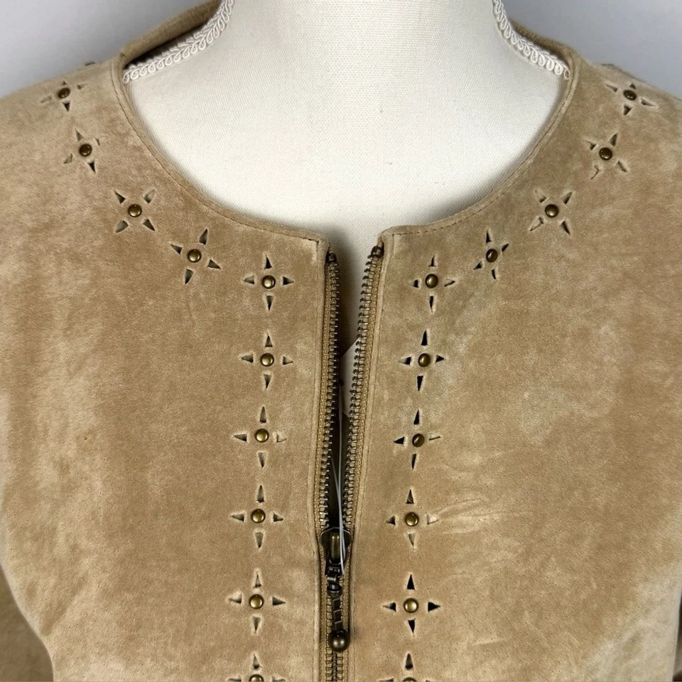 Cabela’s Suede Leather Jacket Studded Laser Cut Full Zip Pockets Tan Medium NWT - Image 3 of 4