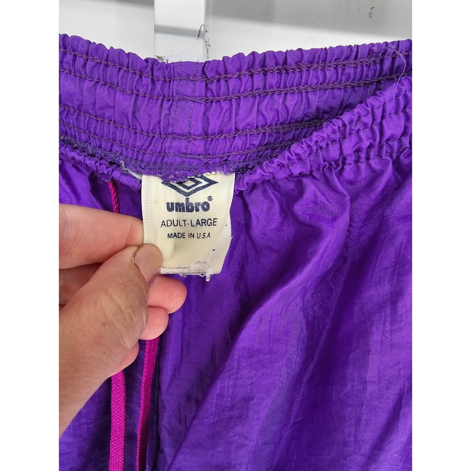 RARO Pantalones Cortos Vintage Umbro Nailon Bordados Fútbol, Natación - Púrpura, Adulto L Foto 3 de 4