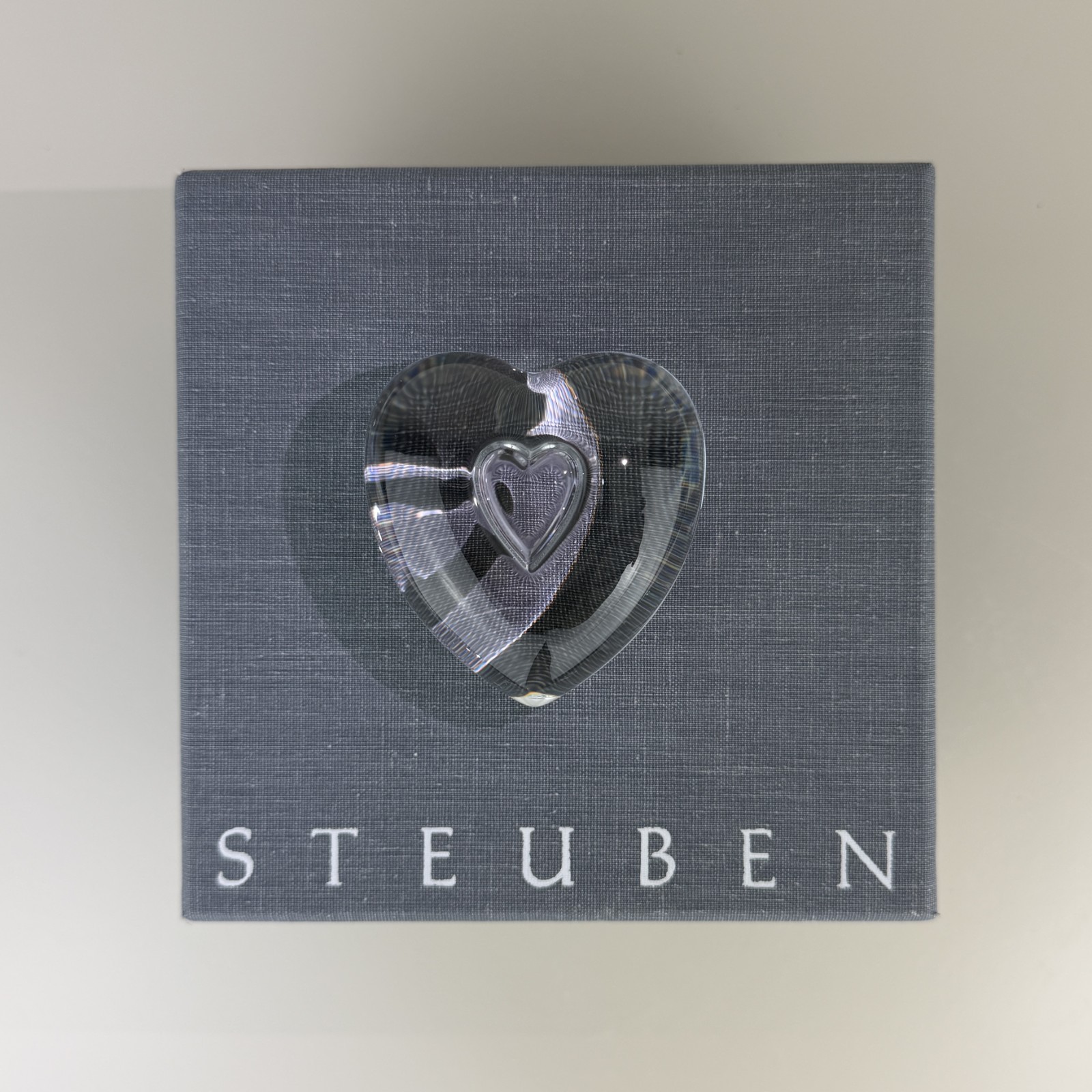 Steuben heart to heart Eric Hilton crystal glass hand cooler figurine Signed Box