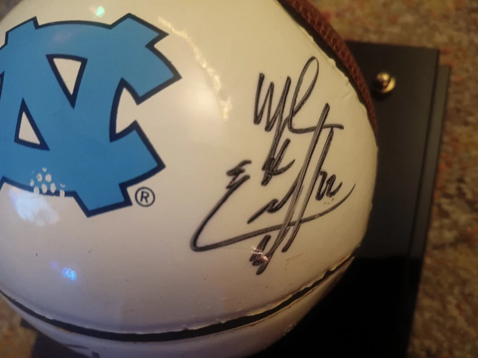 Mini baloncesto con tacones alquitranados UNC. Autografiado por Danny Green W. Ellington Ty Lawson Foto 2 de 4