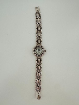 Vintage Geneva Quartz Watch Silver Toned Link Bracelet Round White Dial. Needs b