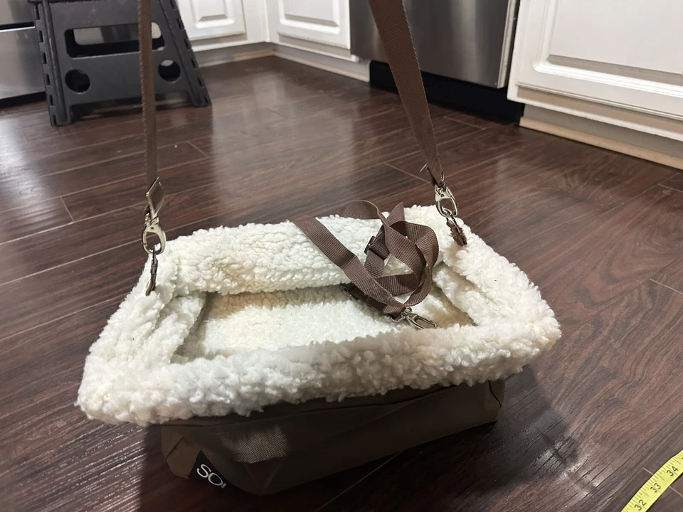 Asiento elevador para mascotas Solvit Tagalong pequeño/mediano hasta 12 libras de sujeción para mascotas Foto 4 de 4