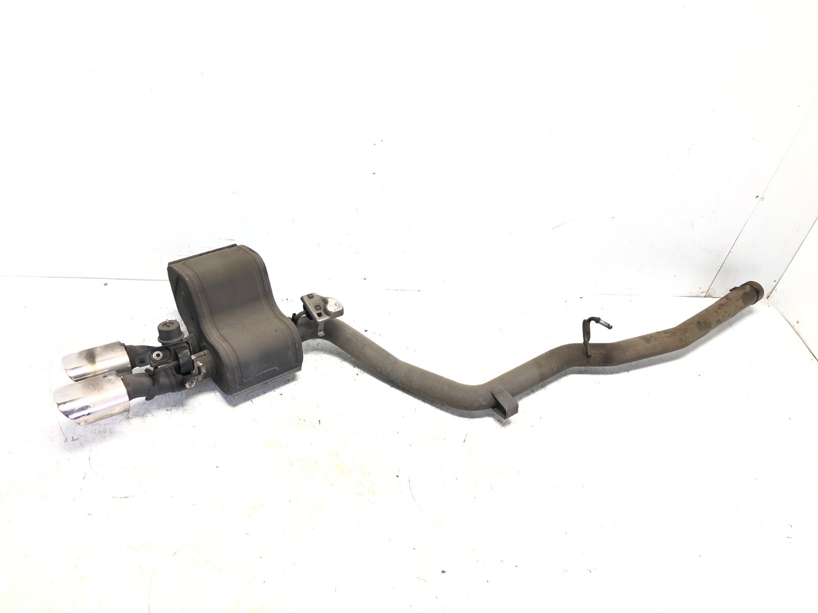 2014-2017 MASERATI QUATTROPORTE AWD 3.OL LEFT REAR MUFFLER SILENCER W/ PIPE OEM