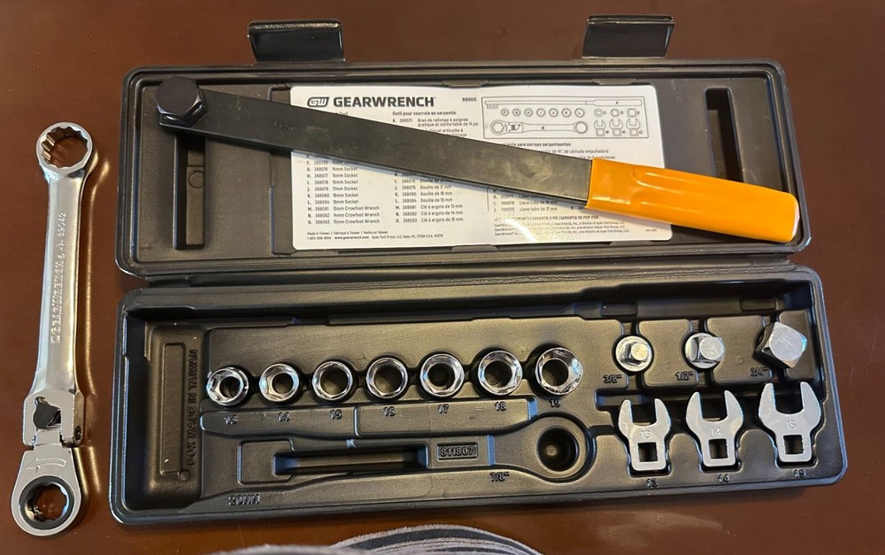 GEARWRENCH 89000 - 15 Pc. Serpentine Belt Tool Set w Locking Flex Head Wrench