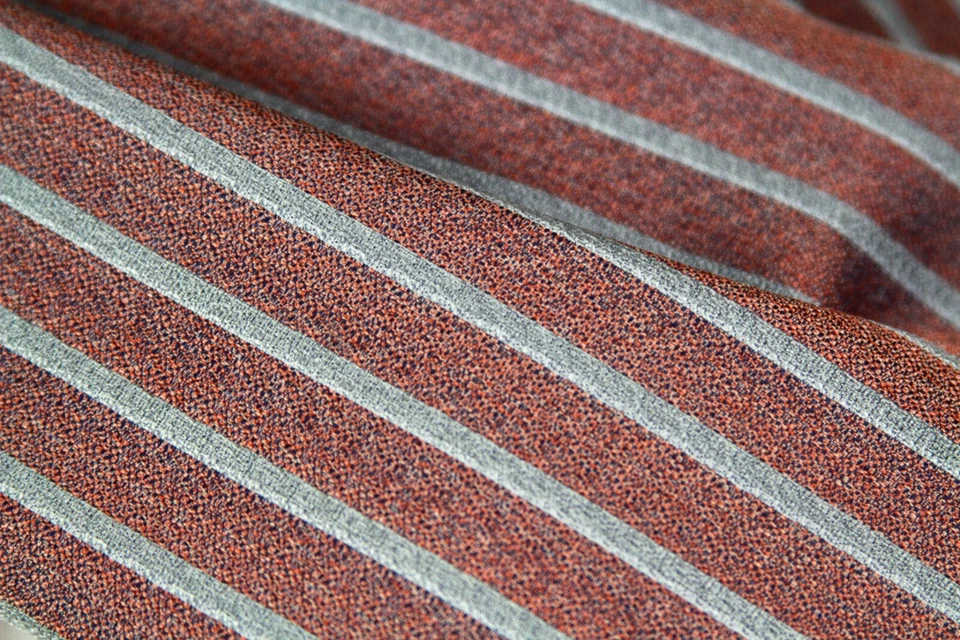 CAMELLUCCI 男式 Cravat Ascot 100% 真丝礼品盒条纹珊瑚灰色 Ascot A234 — 第 4/4 张图片