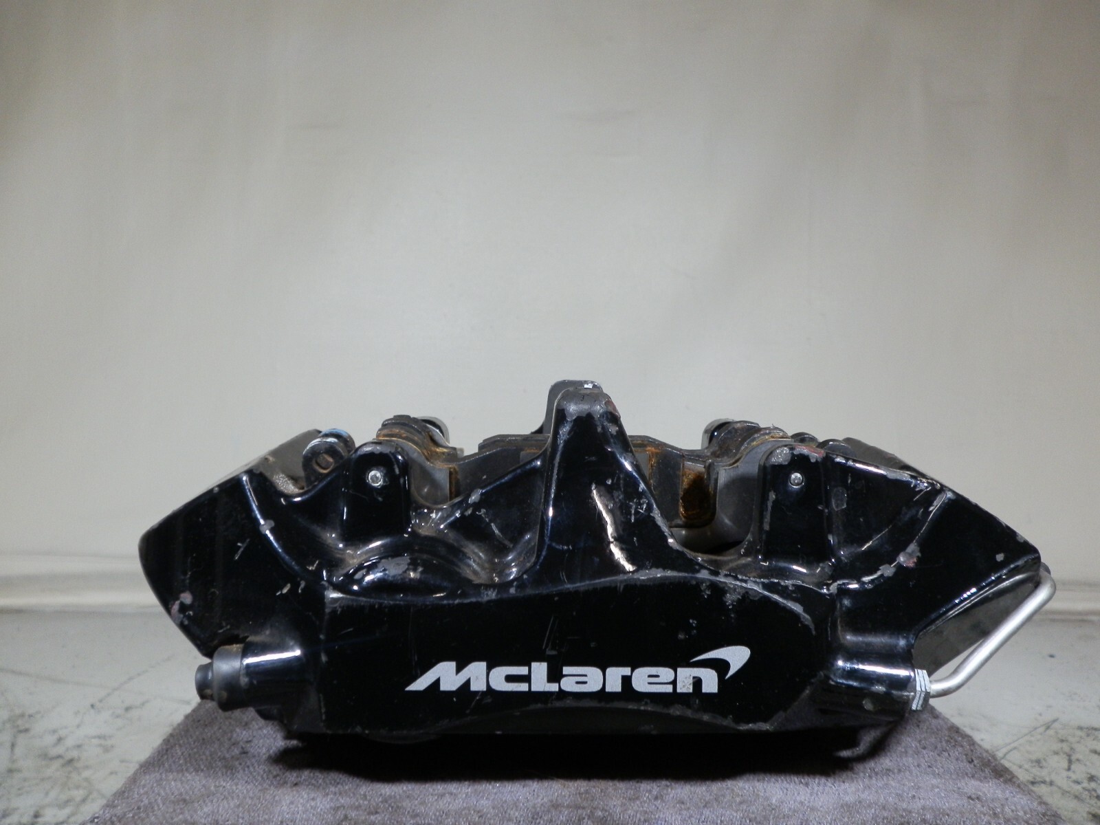 Mclaren Right Bleeder Brake Calier 18031822