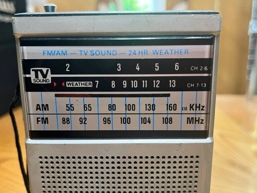 RADIO AM/FM GENERAL ELECTRIC VINTAGE CON SUONO TV E FASCIA METEO - Foto 2 di 9