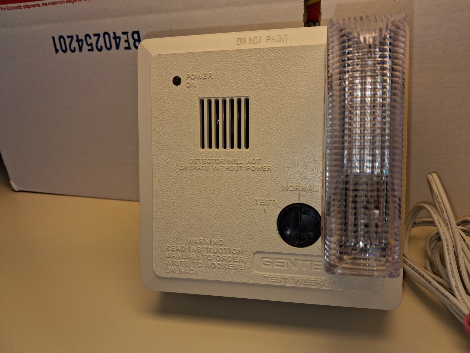 Gentex 7139LS Smoke Alarm W/ ADA Strobe - AC Plug-In W/ Battery Backup Tested