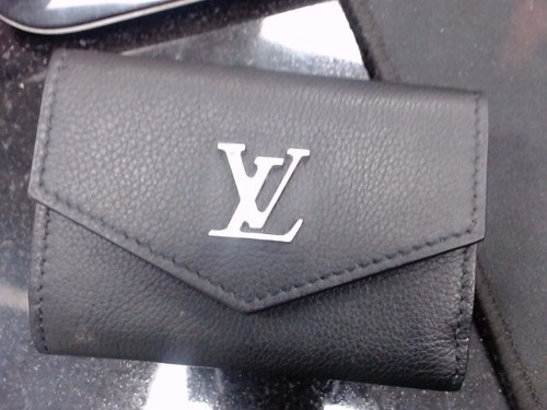 LOUIS VUITTON Envelope Card de Visite Epi Leather BLK Solid Men s