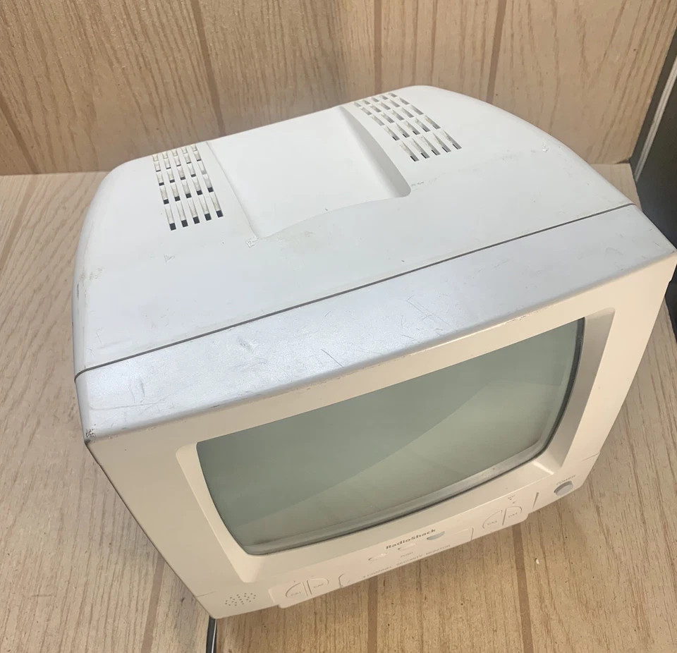 Radio Shack 9” CCTV VSS-100 Vigilancia de Seguridad de 4 Canales de Colección - Blanco y Negro Foto 2 de 4