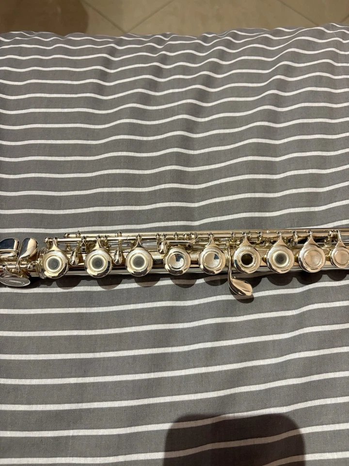 YAMAHA YFL282 FLAUTO TRAVERSO DA STUDIO ARGENTATO FORI APERTI IN LINEA YFL 282  - Immagine 3 di 4