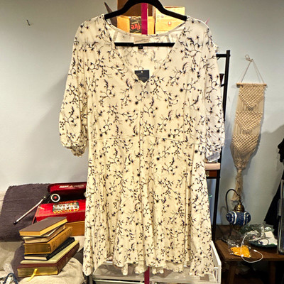 Universal Thread XL White Black Floral V-Neck 3/4 Puff Sleeve Fit & Flare