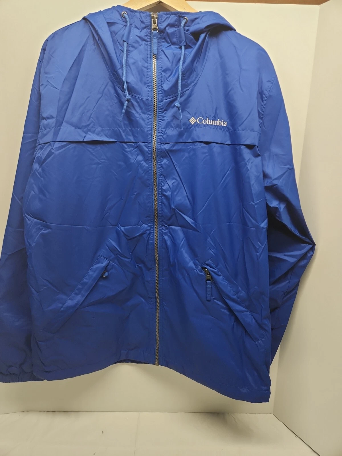 Columbia Full Zip Lightweight Windbreaker w Hood. Blue size Medium. H1