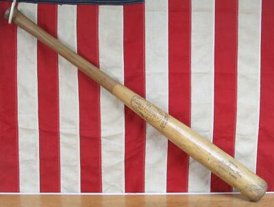 Vintage Louisville Slugger Wood Baseball Bat HOF Nelson Fox Model