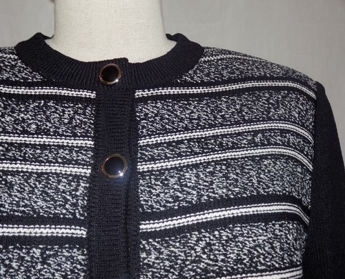 Chaqueta Cárdigan St John "SJK"" Negro/Blanco Tweed y Santana Tejido con Botones a Rayas 4 - Imagen 4 de 5