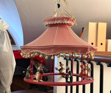 Lampada per camera Bimbi da soffitto colore rosso a forma di giostra