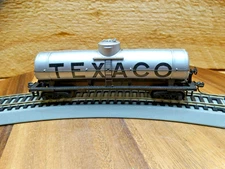Mantua HO Scale Weighted 40' TEXACO Single Dome Tank Car