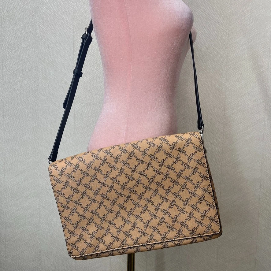 Bolso de mano mensajero French Connection color camel marrón marino en relieve para mujer Foto 2 de 4