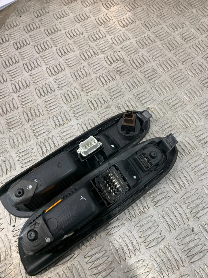 Renault Clio MK2 2002 interruptor de control de ventana delantera izquierda y derecha 8200084027 #2 Foto 3 de 4