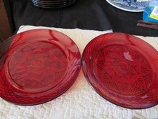 2  Cristal D'Arques-Durand Ruby Red Dinner Plates 10 Inch - Star pattern