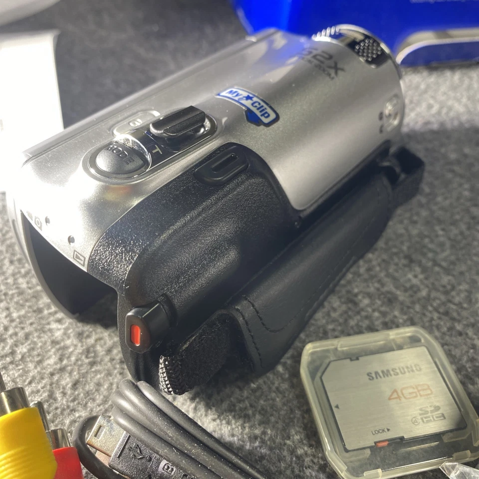 Samsung HMX-F80 720p HD Flash Media Camcorder NEW - Image 3 of 4