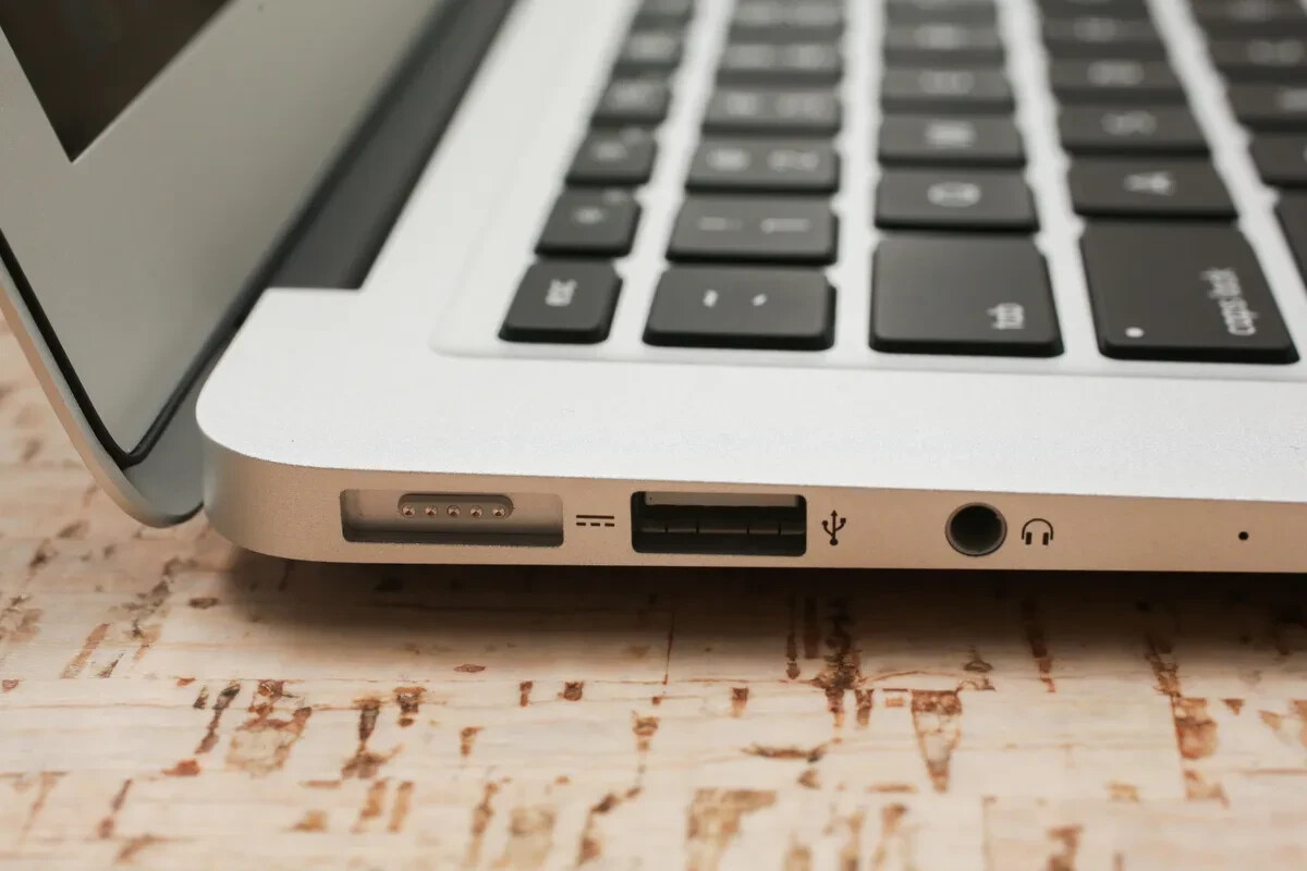 Apple MacBook Air 13.3 Apple MacBook Air 13.3