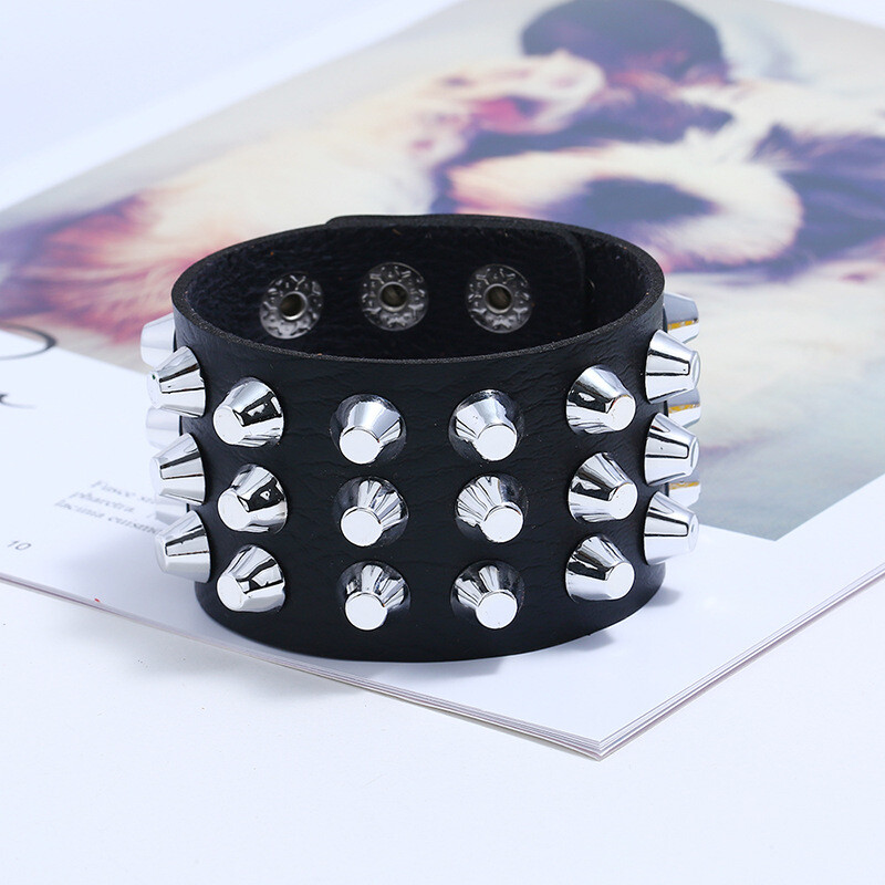 アクセサリー leather studded skull bangle Y2K 00s Gothic Punk Rock Skull & Spikes Leather Cuff Bracelet
