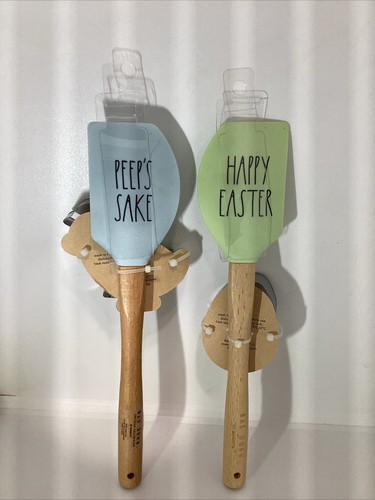 Set tagliabiscotti e spatole in silicone Rae Dunn "Buona Pasqua" - Foto 3 di 3