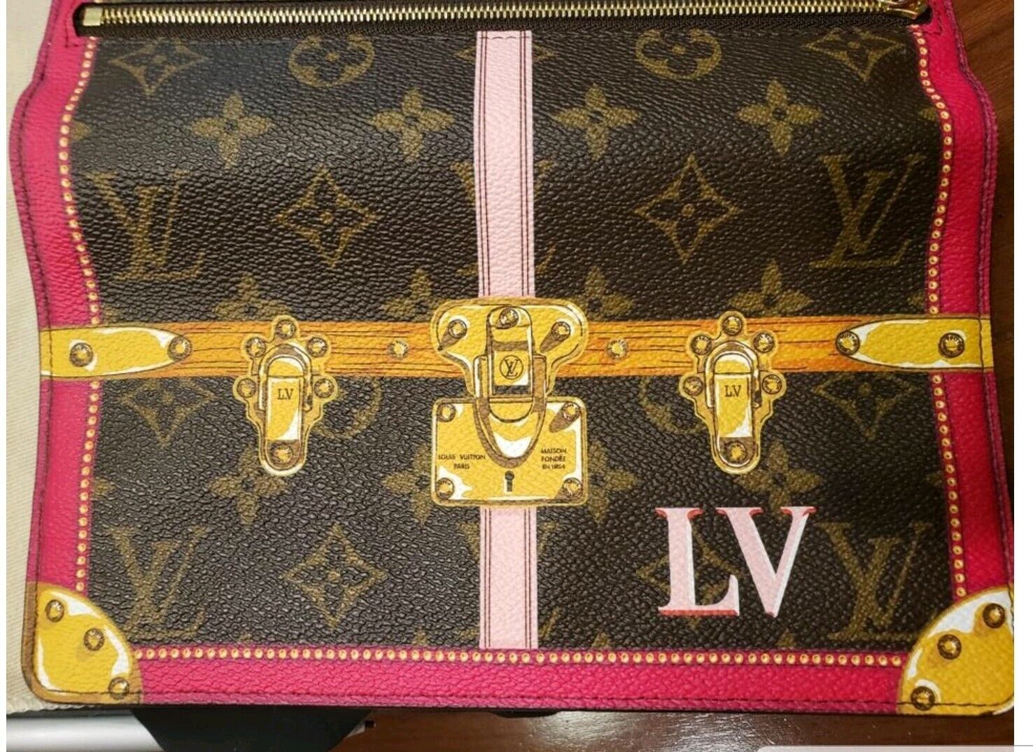 Louis Vuitton Monogram Summer Trunks Pochette (SHG-37673) – LuxeDH