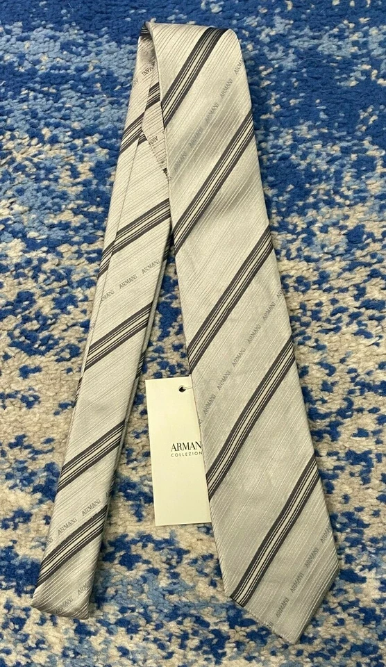 NUEVA Corbata Armani Collezioni Gris Plateado Logo Sesgo Rayas Seda Italia Foto 2 de 4