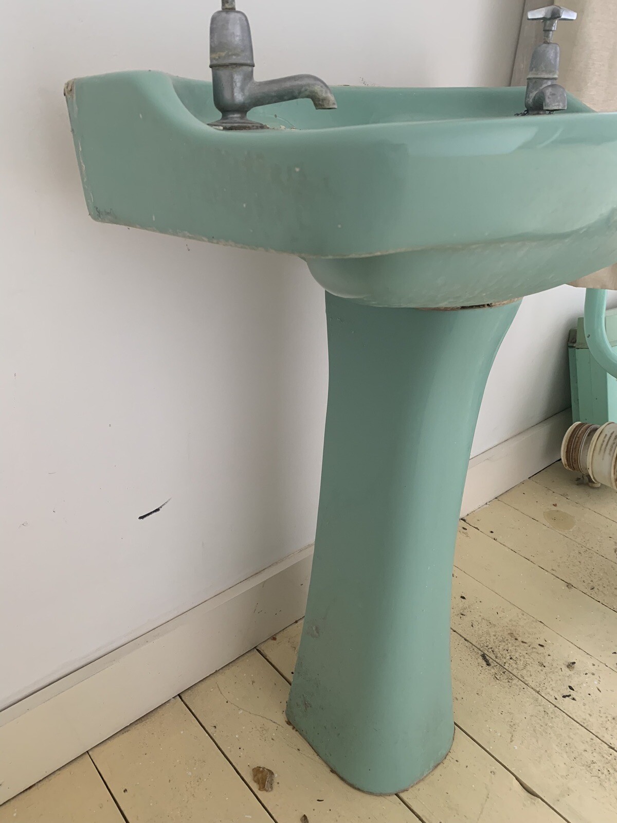 Rare Vintage Avocado Green Bathroom Suite. Cast Iron Bath Bath, Sink