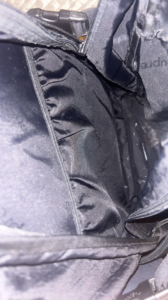 Mochila Supreme FW18 - Preta - Ótimo Estado - Imagem 3 de 4