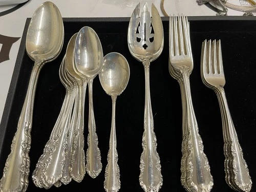 27 Pc Wallace  Sterling Shenandoah Pattern 1,113 Grams Detail In Description