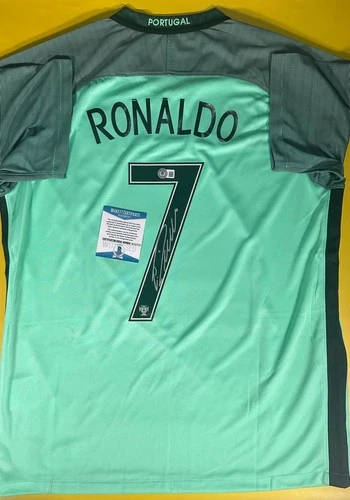 2x jersey Messi Ronaldo Signed Soccer Jersey Beckett BAS COA