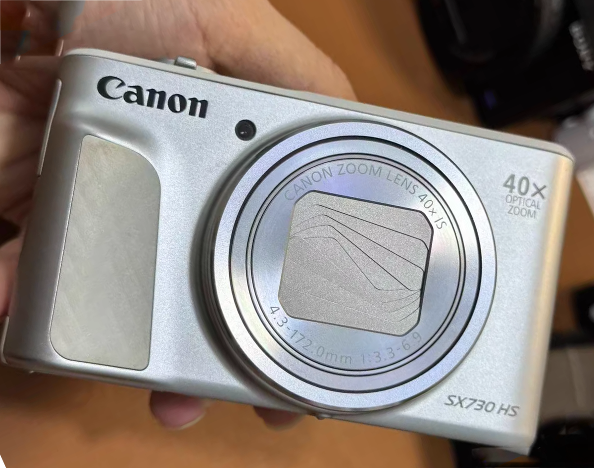 Canon PowerShot SX730 HS 20.3 MP W/40x Optical Zoom &3