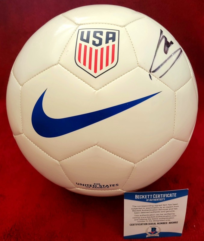 CHRISTIAN  PULISIC  AUTOGRAPHED NIKE USA SOCCER  BALL BGS AUTHENTICATED #B9O862