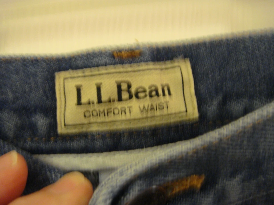 L.L. Bean Comfort Waist Denim Medium Blue Jeans 100% Cotton Men's Size 44 x 31 - Image 3 of 4