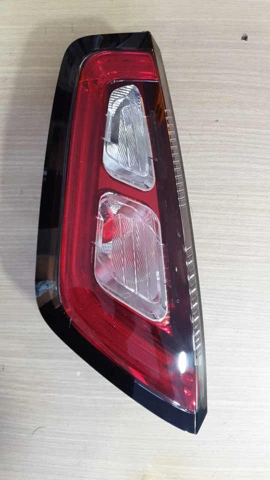 FARO SINISTRO FIAT PUNTO EVO FANALE POSTERIORE GRUPPO OTTICO BORDO INTERNO ROSSO - Immagine 3 di 4