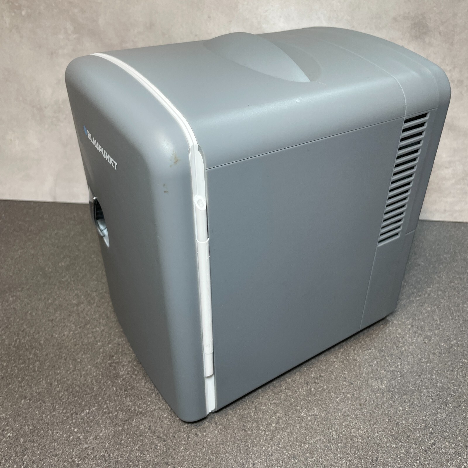 Blaupunkt Mini 4L Fridge Cooler, Ideal Bedroom, Office, Drinks Medicine