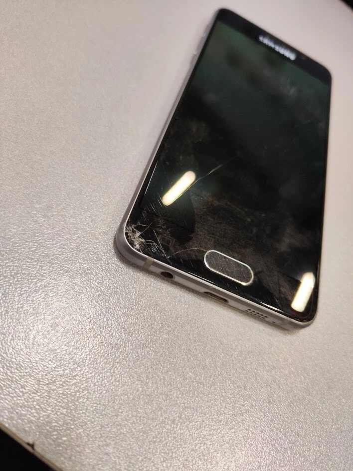 Samsung Galaxy A3 SM-A310F Colori Nero Testato Funzionante Con Graffi - Immagine 2 di 4