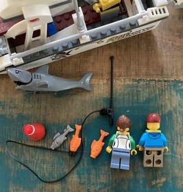 COMPLETE Set. LEGO CITY FISHING BOAT 60147 FLOATS IN WATER SHARK FIGURE