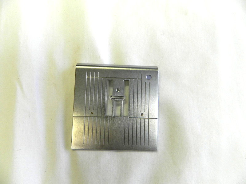 Genuine Bernina 9 mm Zigzag Needle Plate For 1630 NOS