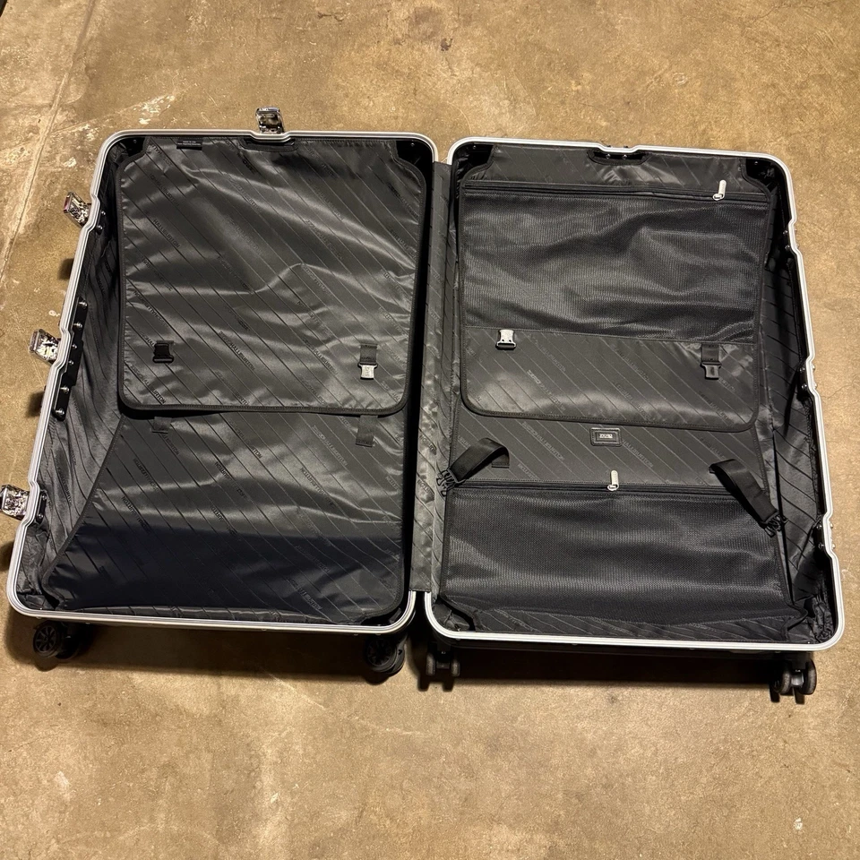 "Maleta de equipaje grande con ruedas de aluminio Zero Haliburton 31"" X 20"" X 10""" Foto 2 de 4