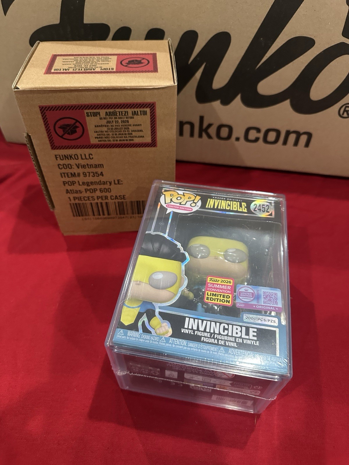 Funko Pop! Vinyl: Invincible (Floating) #2452 LE 2000pcs SDCC Shared in hand