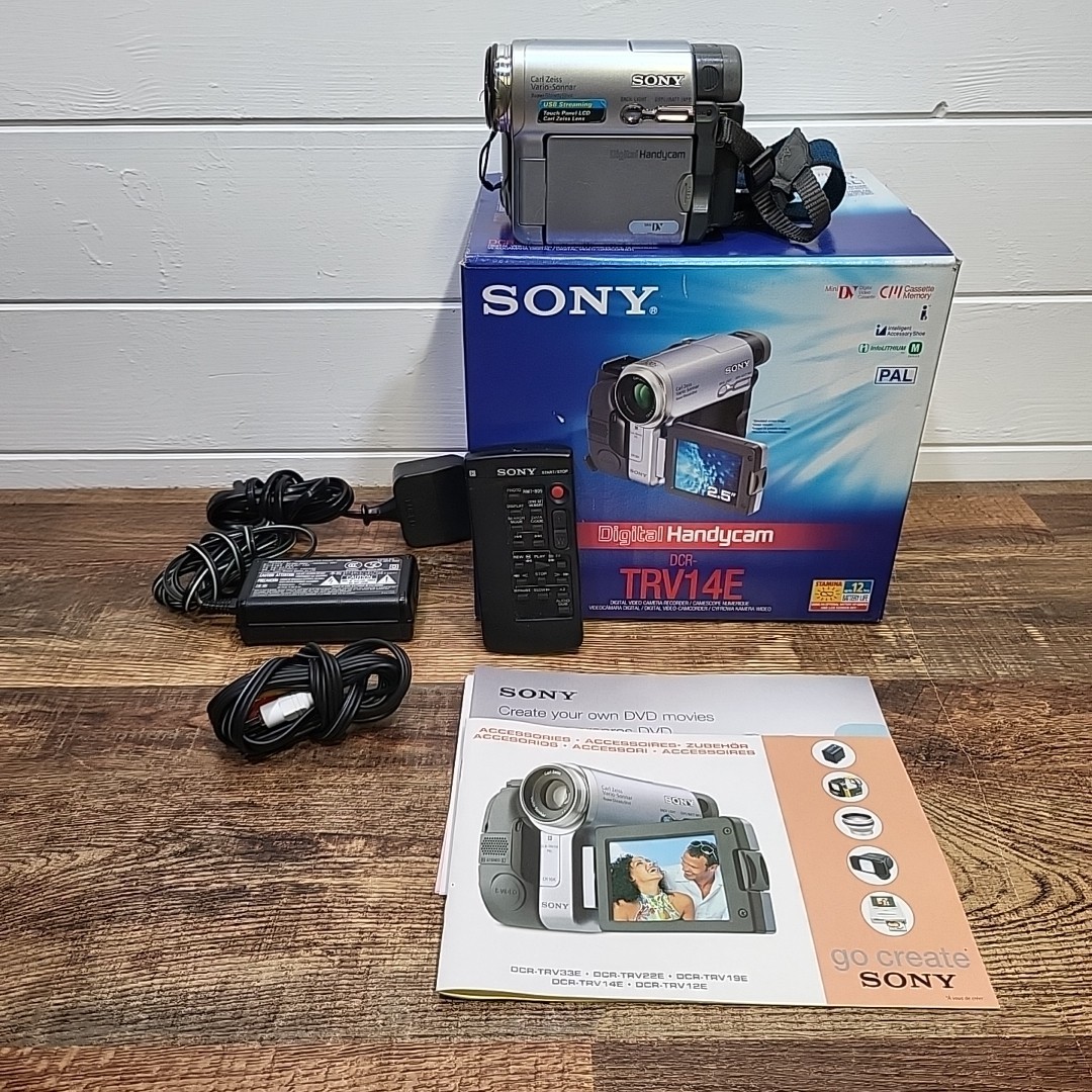 中古】SONY ソニー CCD-TR270PK 8ミリビデオカメラ ハンディカム 液晶
