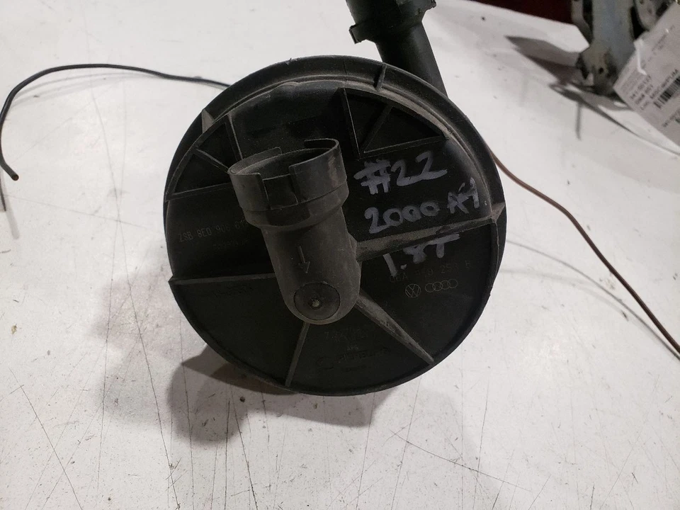 Bomba de smog de inyección de aire - Audi A4 B6 2004 - OEM 8E0906613D Foto 4 de 4