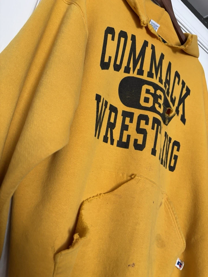 Sudadera con capucha vintage Russell Commack Wrestling 63 talla amarilla envejecida. L Recortado Foto 2 de 4