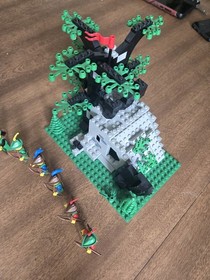 LEGO Castle Set Camouflaged Outpost 6066 - 99% Complete Vintage 1987 Forestmen
